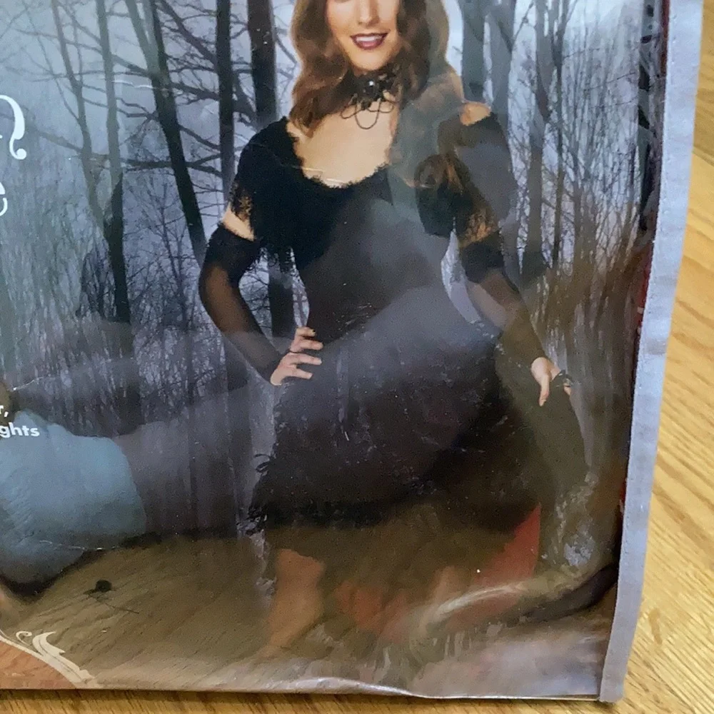 - victorian vampire costume -signature collection ..(medium) - Picture 13 of 15